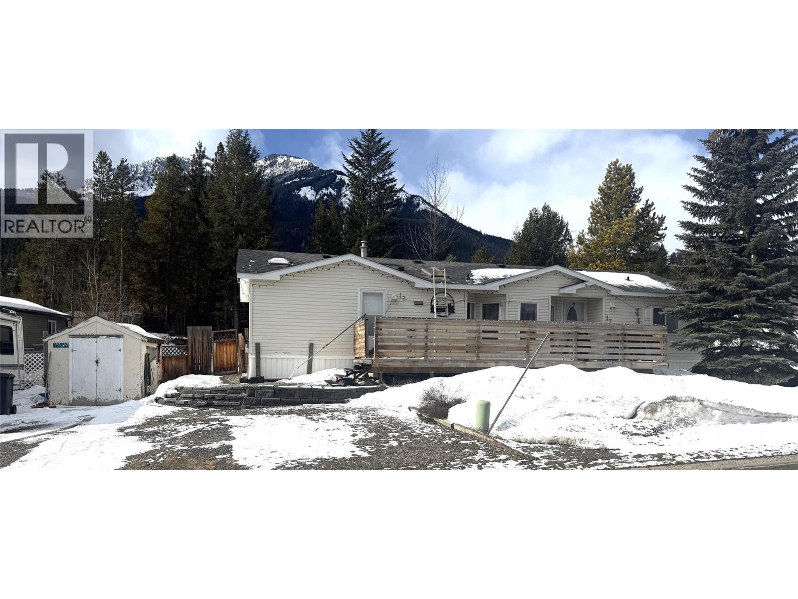 17 Deerborne Drive, Elkford, British Columbia