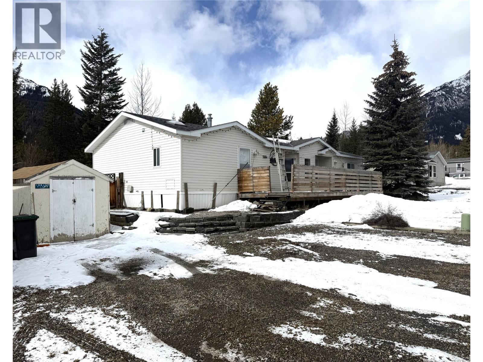 17 Deerborne Drive, Elkford, British Columbia  V0B 1H0 - Photo 24 - 10378881