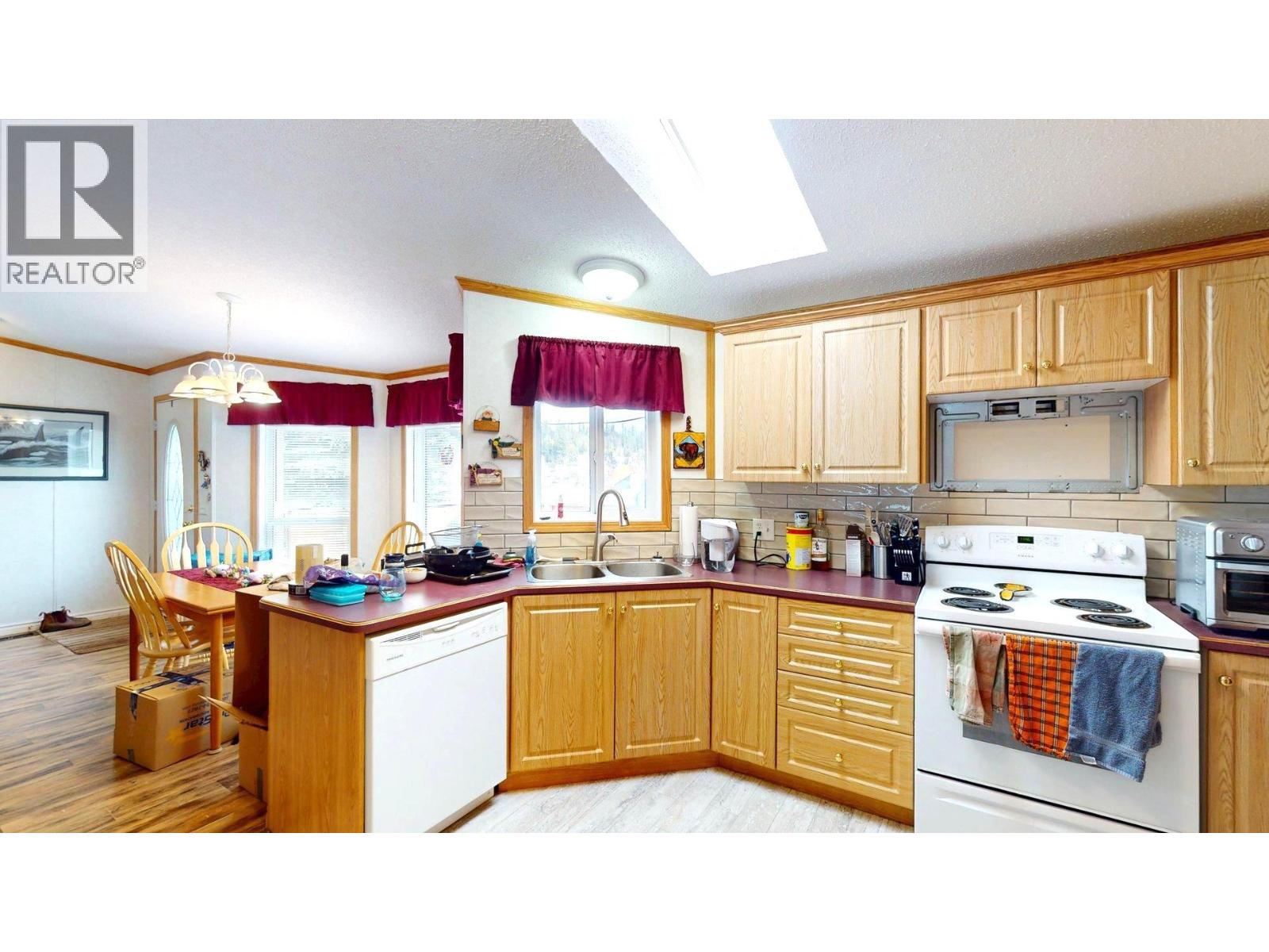 17 Deerborne Drive, Elkford, British Columbia  V0B 1H0 - Photo 6 - 10378881