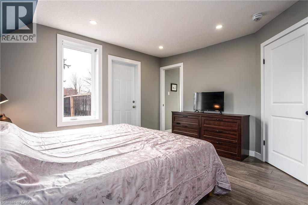 15 Herlan Avenue, Kitchener, Ontario  N2G 2C4 - Photo 23 - 40811281