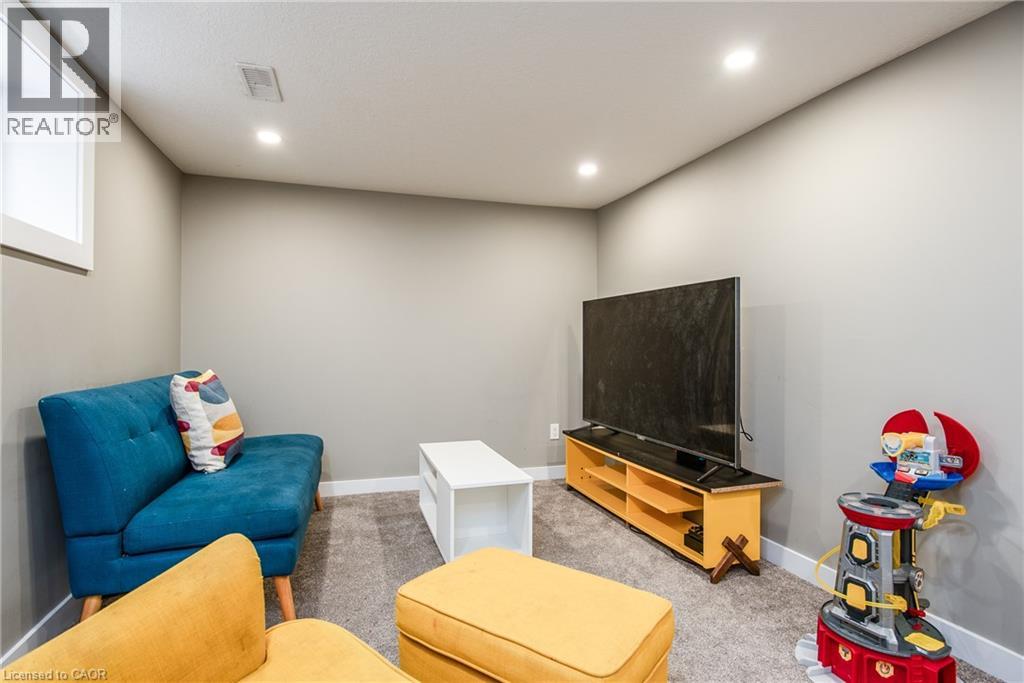 15 Herlan Avenue, Kitchener, Ontario  N2G 2C4 - Photo 40 - 40811281