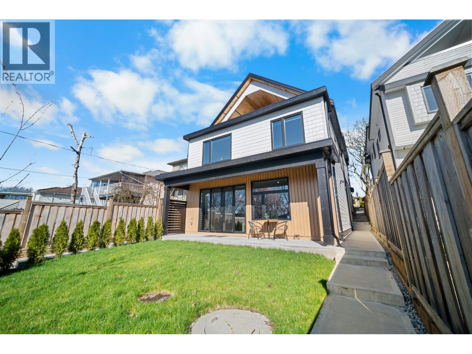 2 3576 E Pender Street, Vancouver, British Columbia  V5K 2E3 - Photo 2 - R3098488