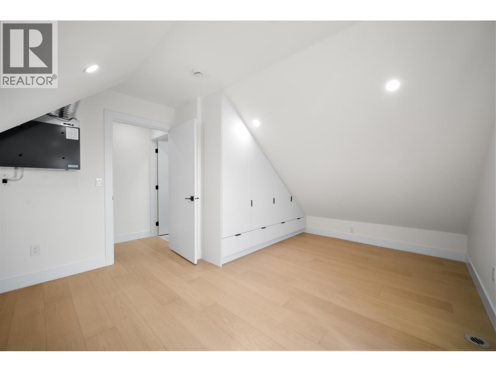 2 3576 E Pender Street, Vancouver, British Columbia  V5K 2E3 - Photo 15 - R3098488