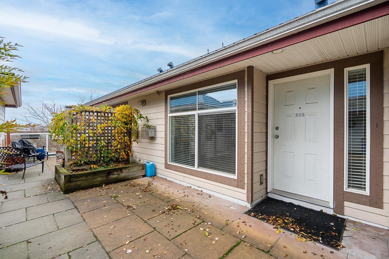 203 19705 56 AVENUE, langley, British Columbia