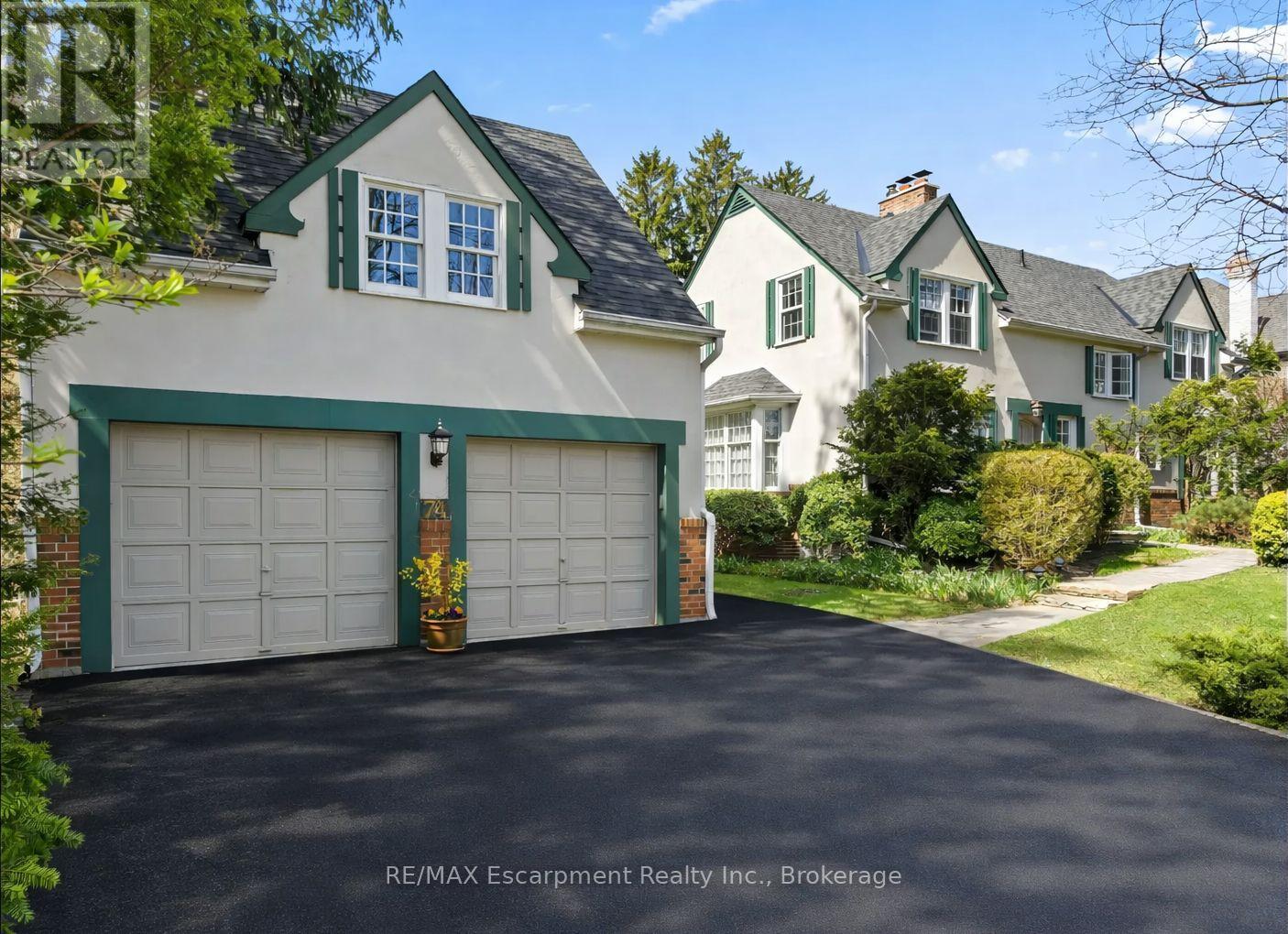 74 Howard Avenue, Oakville, Ontario  L6J 3Y5 - Photo 1 - W12812048