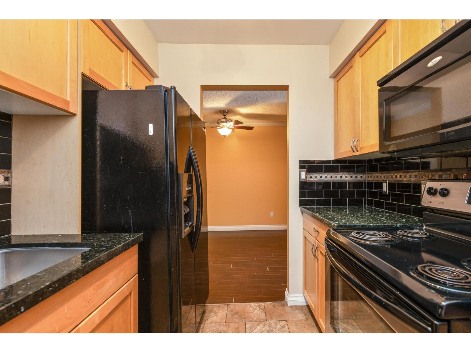 212 17661 58a Avenue, Surrey, British Columbia  V3S 1N4 - Photo 5 - R3098016