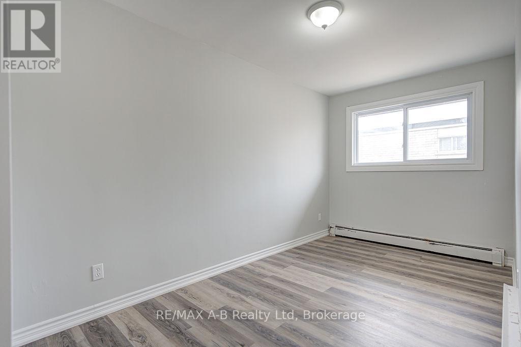 32 Oxford Street, Stratford, Ontario  N5A 3P5 - Photo 15 - X12730454