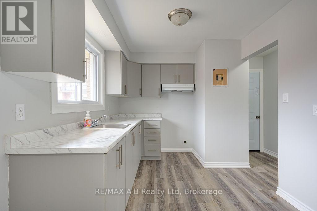 32 Oxford Street, Stratford, Ontario  N5A 3P5 - Photo 6 - X12730454