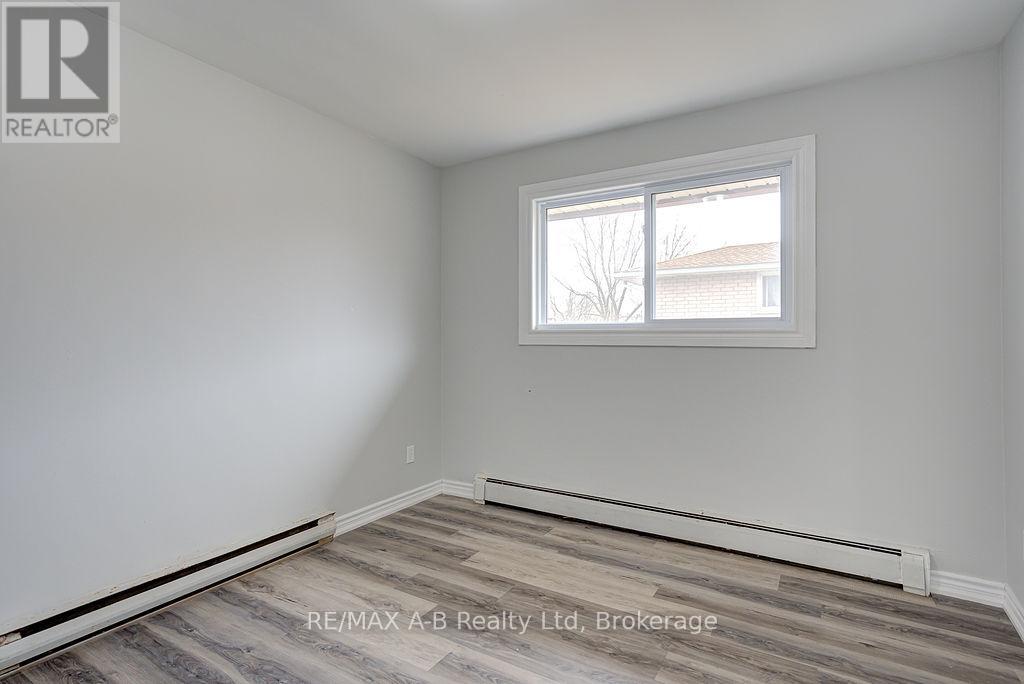 32 Oxford Street, Stratford, Ontario  N5A 3P5 - Photo 9 - X12730454