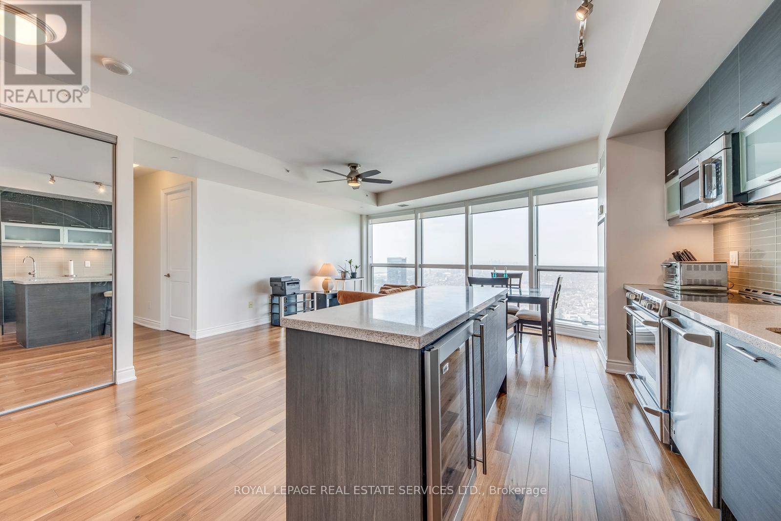 6514 - 388 Yonge Street, Toronto, Ontario  M5B 0A4 - Photo 13 - C12580946