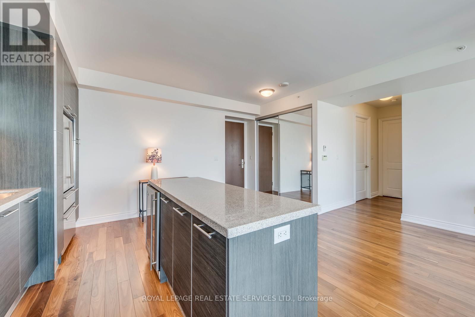 6514 - 388 Yonge Street, Toronto, Ontario  M5B 0A4 - Photo 16 - C12580946