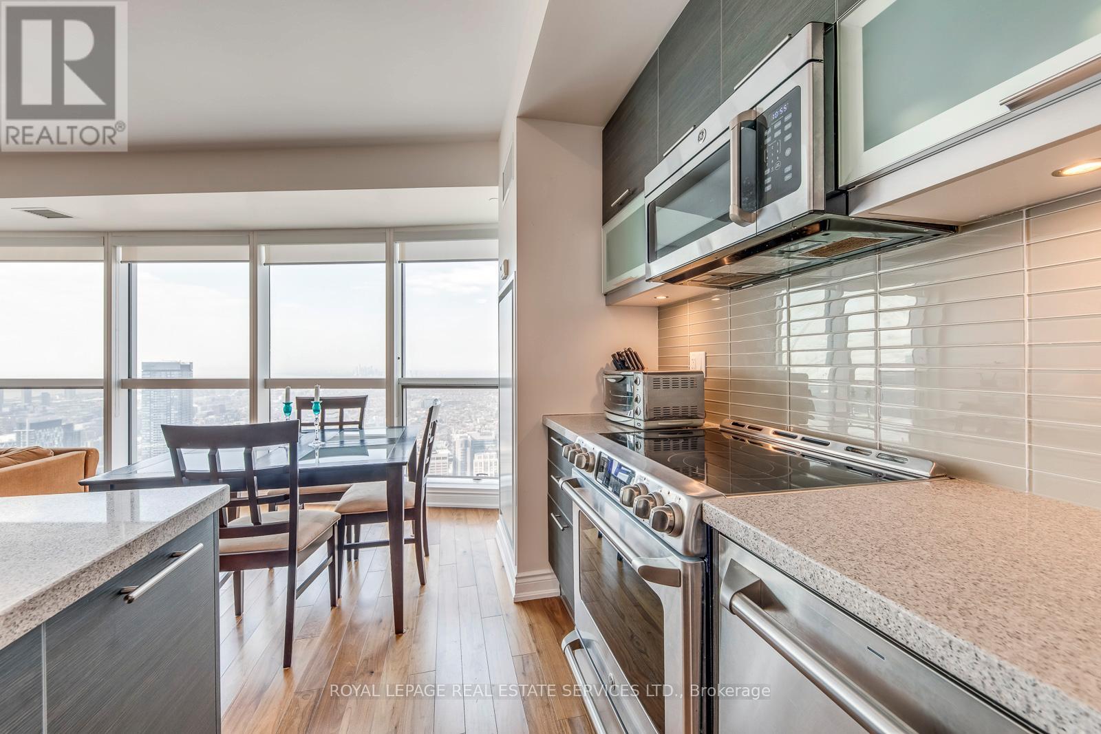 6514 - 388 Yonge Street, Toronto, Ontario  M5B 0A4 - Photo 14 - C12580946