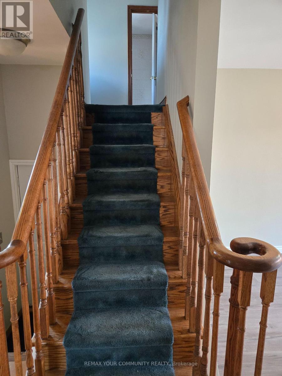 Main Floor - 18 Collins Crescent, Aurora, Ontario  L4G 2W2 - Photo 13 - N12752306