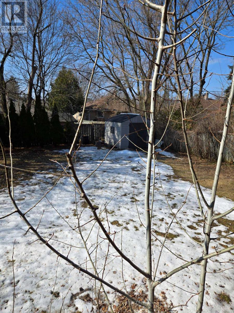 Main Floor - 18 Collins Crescent, Aurora, Ontario  L4G 2W2 - Photo 21 - N12752306