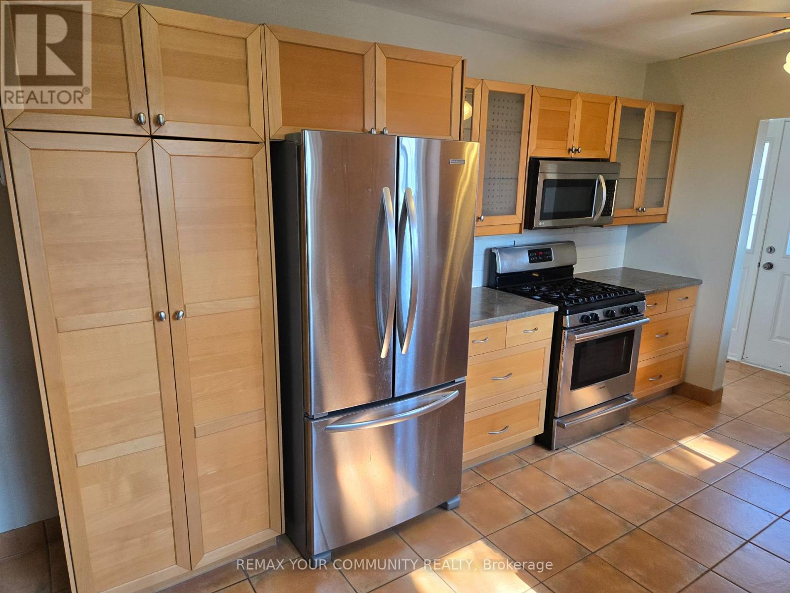 Main Floor - 18 Collins Crescent, Aurora, Ontario  L4G 2W2 - Photo 7 - N12752306