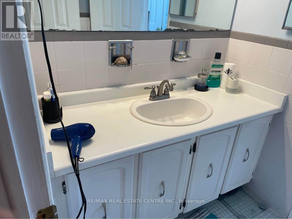 38 Pleasantview Avenue, Brampton, Ontario  L6X 2N1 - Photo 10 - W12867458