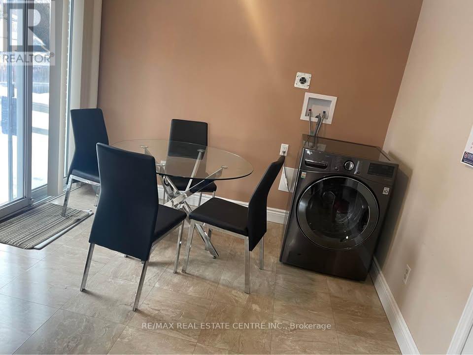 38 Pleasantview Avenue, Brampton, Ontario  L6X 2N1 - Photo 5 - W12867458