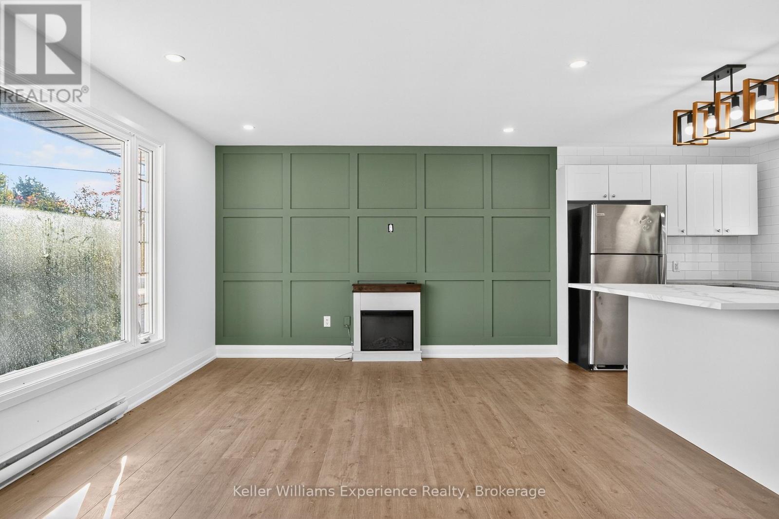 556 Champlain Road, Tiny, Ontario  L9M 0C2 - Photo 12 - S12870566