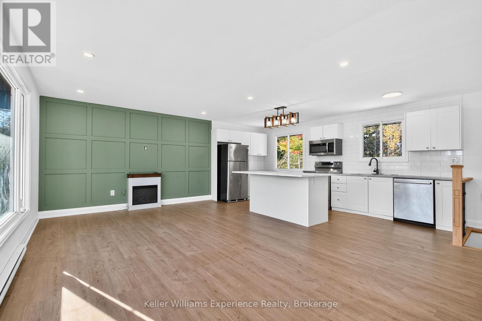 556 Champlain Road, Tiny, Ontario  L9M 0C2 - Photo 13 - S12870566