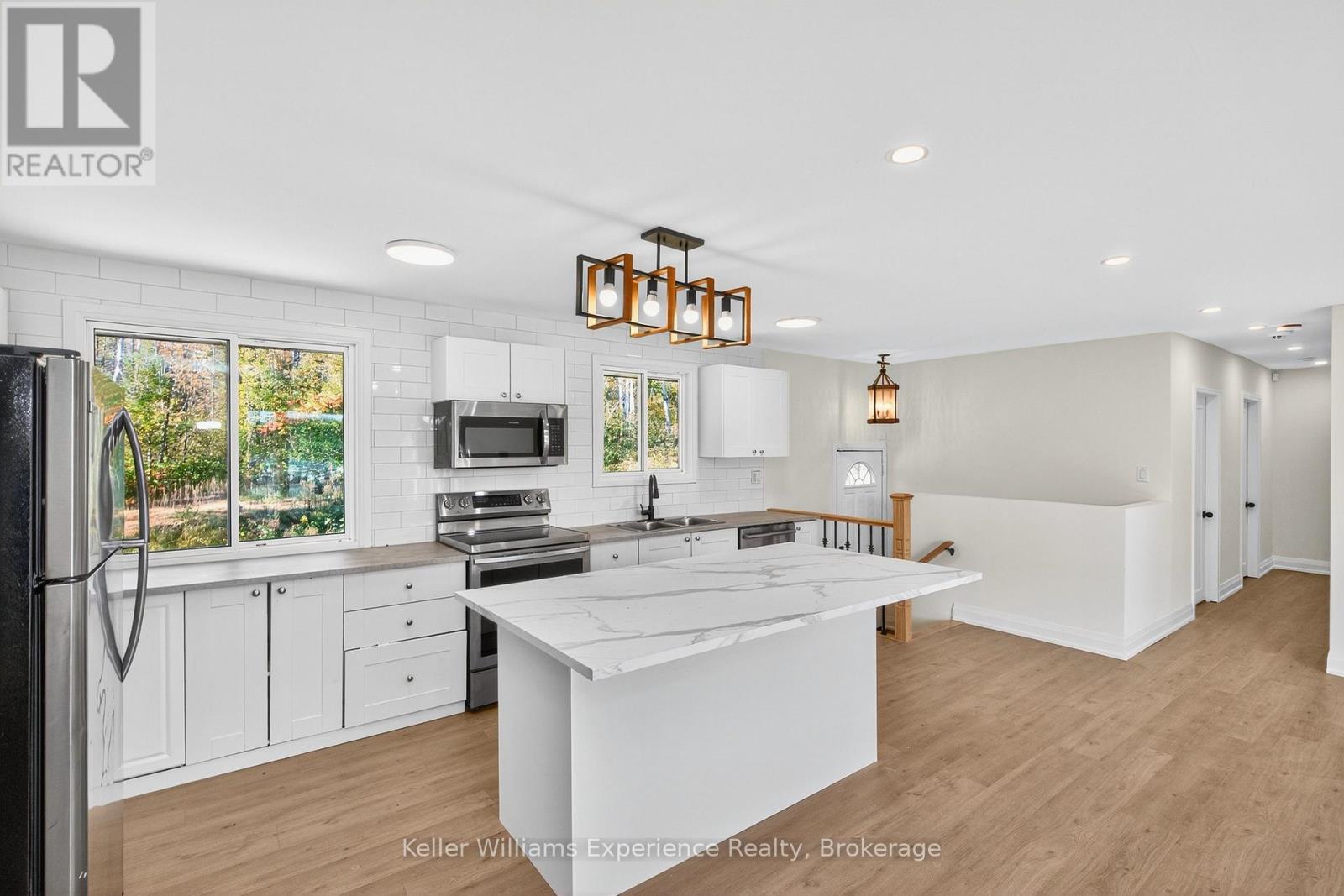 556 Champlain Road, Tiny, Ontario  L9M 0C2 - Photo 6 - S12870566