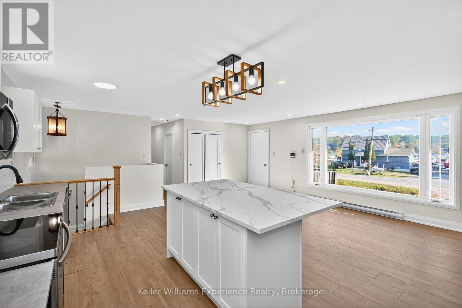 556 Champlain Road, Tiny, Ontario  L9M 0C2 - Photo 8 - S12870566