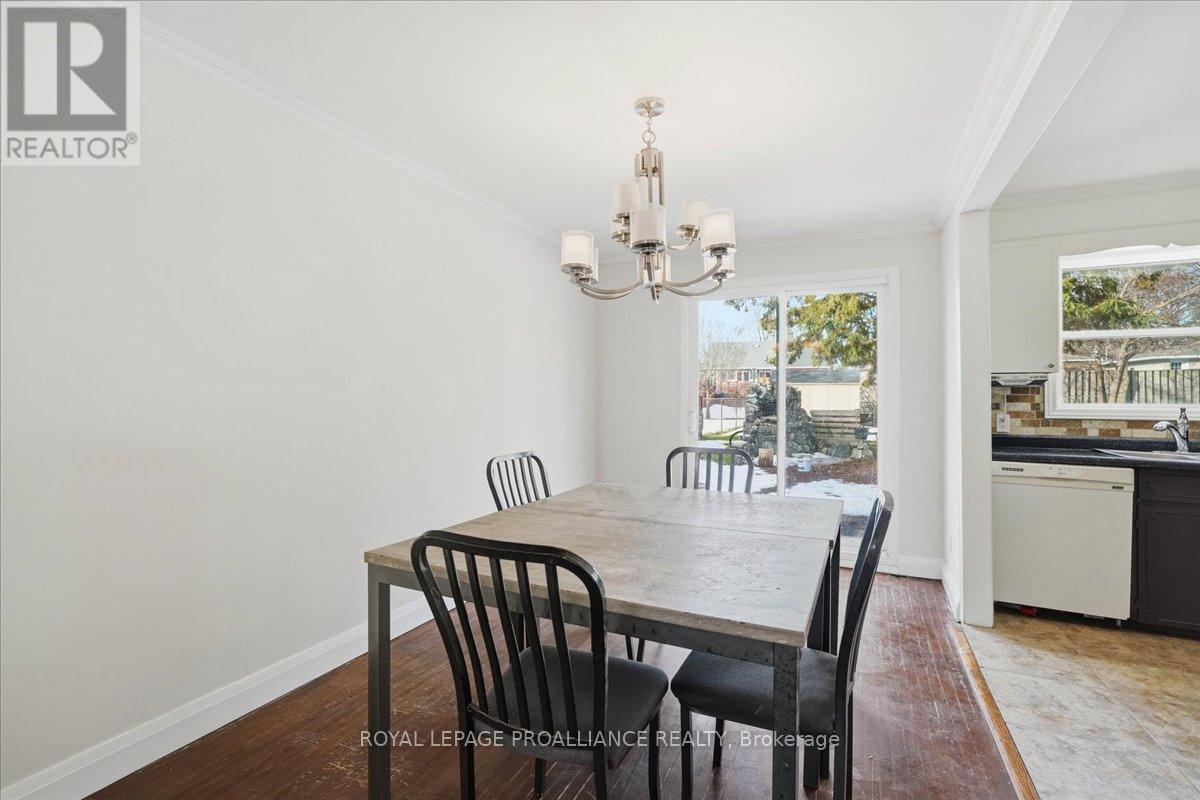 24 Gilbert Street, Belleville, Ontario  K8P 3H2 - Photo 10 - X12870368