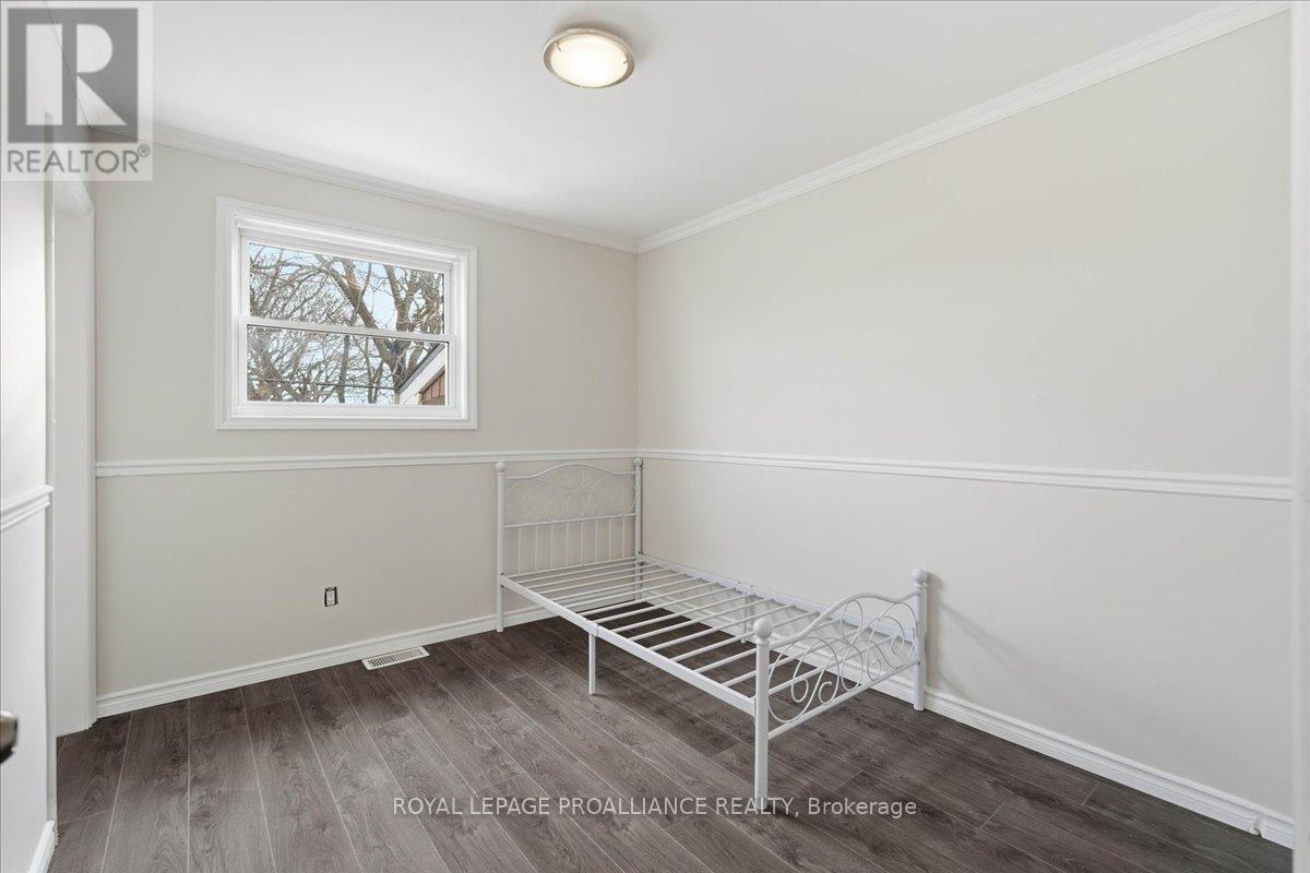 24 Gilbert Street, Belleville, Ontario  K8P 3H2 - Photo 12 - X12870368