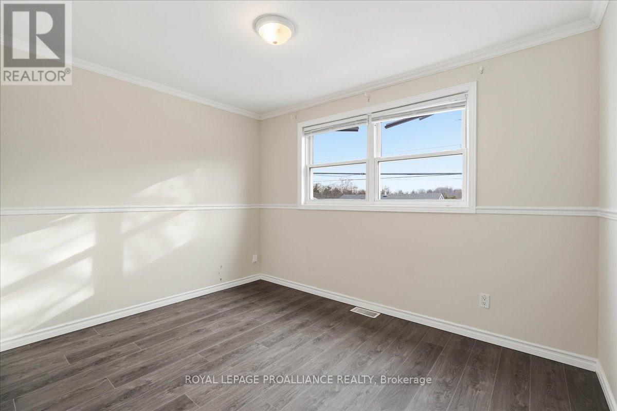 24 Gilbert Street, Belleville, Ontario  K8P 3H2 - Photo 14 - X12870368