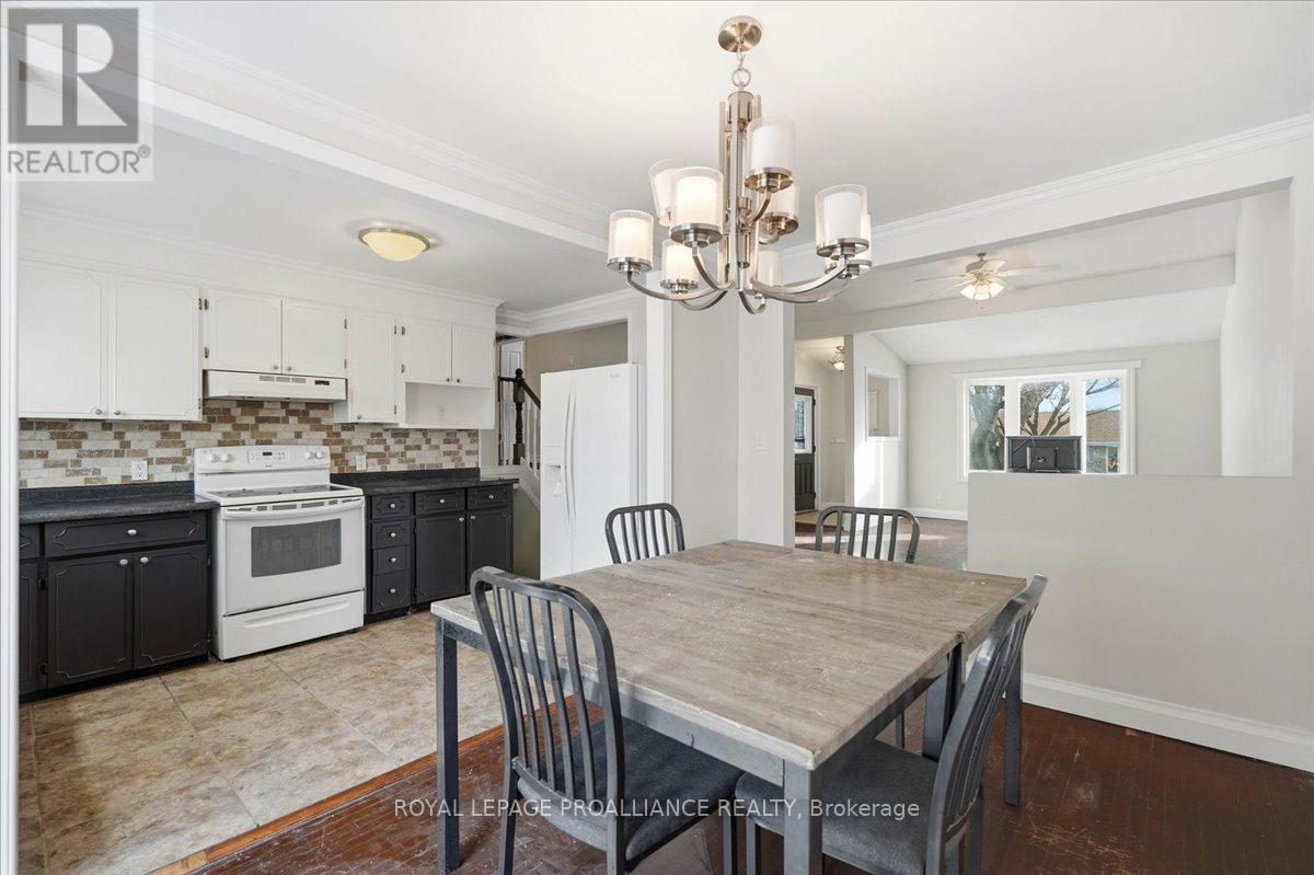 24 Gilbert Street, Belleville, Ontario  K8P 3H2 - Photo 4 - X12870368