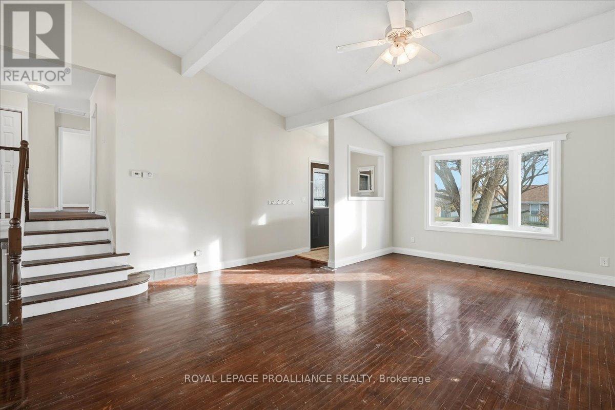 24 Gilbert Street, Belleville, Ontario  K8P 3H2 - Photo 6 - X12870368