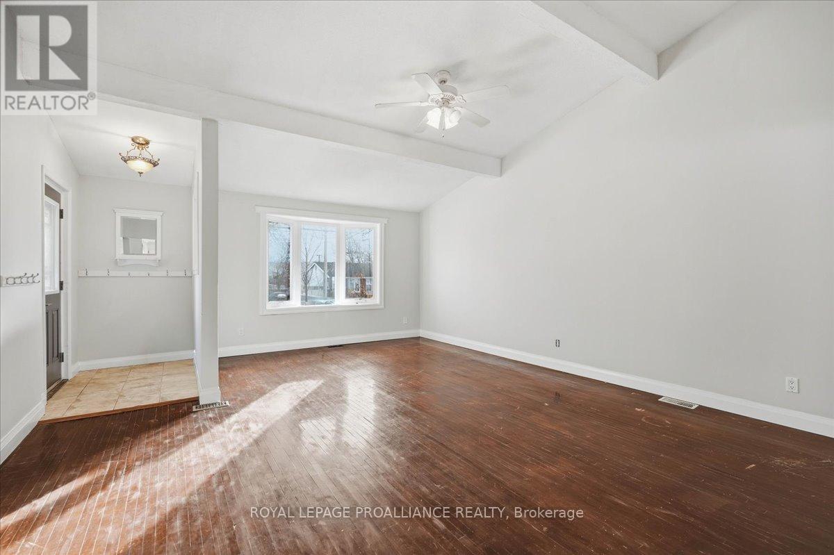 24 Gilbert Street, Belleville, Ontario  K8P 3H2 - Photo 7 - X12870368