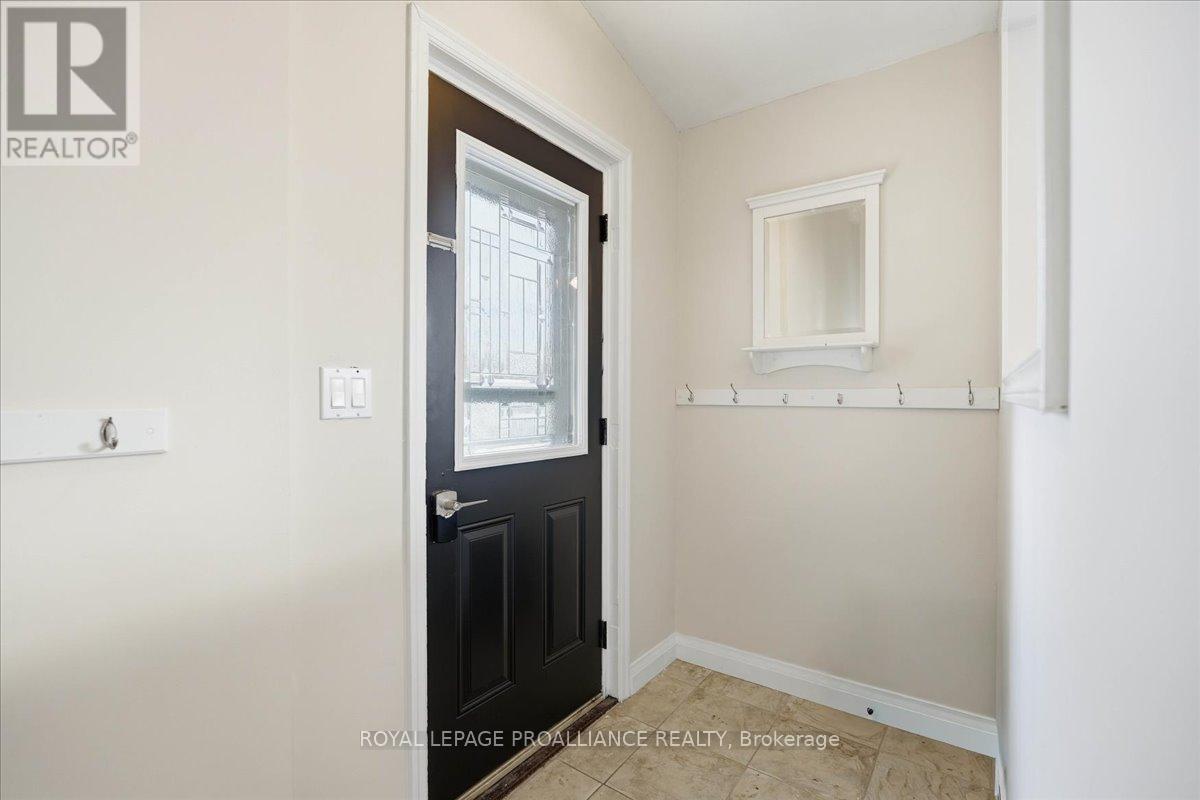 24 Gilbert Street, Belleville, Ontario  K8P 3H2 - Photo 8 - X12870368