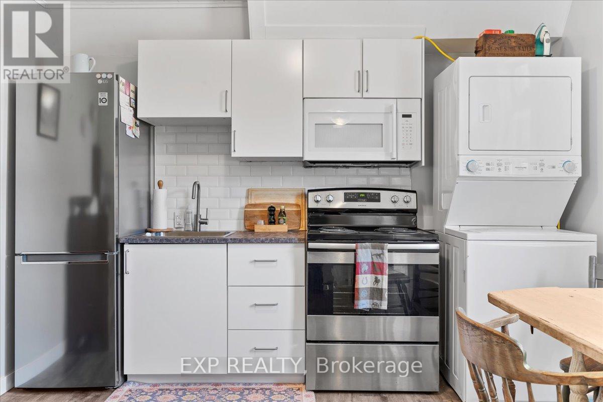 B - 77 Lorne Avenue, Quinte West (Trenton Ward), Ontario  K8V 5B8 - Photo 8 - X12870640