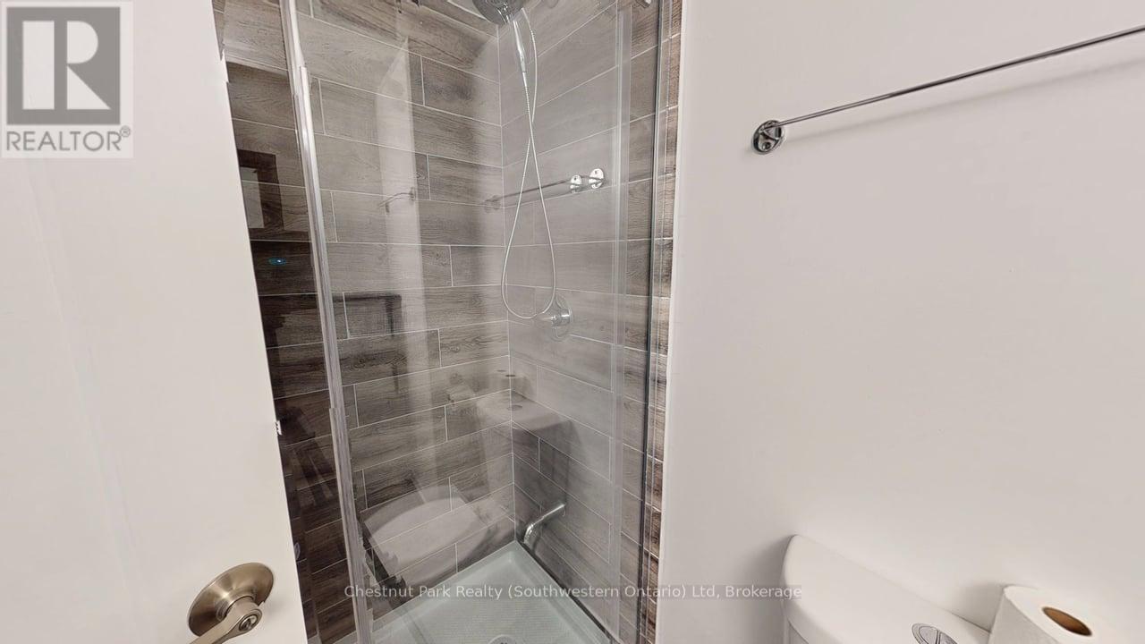 201 - 97 Farquhar Street, Guelph, Ontario  N1H 3N4 - Photo 10 - X12870594