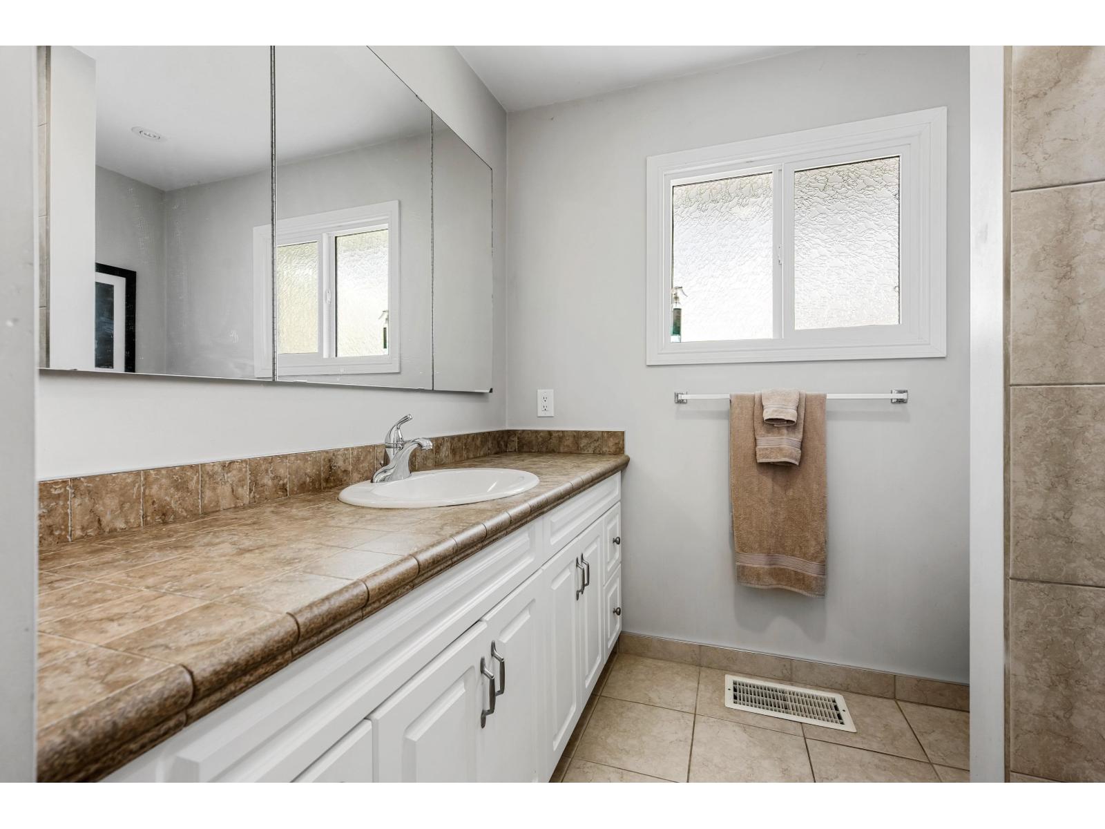 9719 Hazel Street, Chilliwack Proper East, Chilliwack, British Columbia  V2P 5P1 - Photo 20 - R3088654