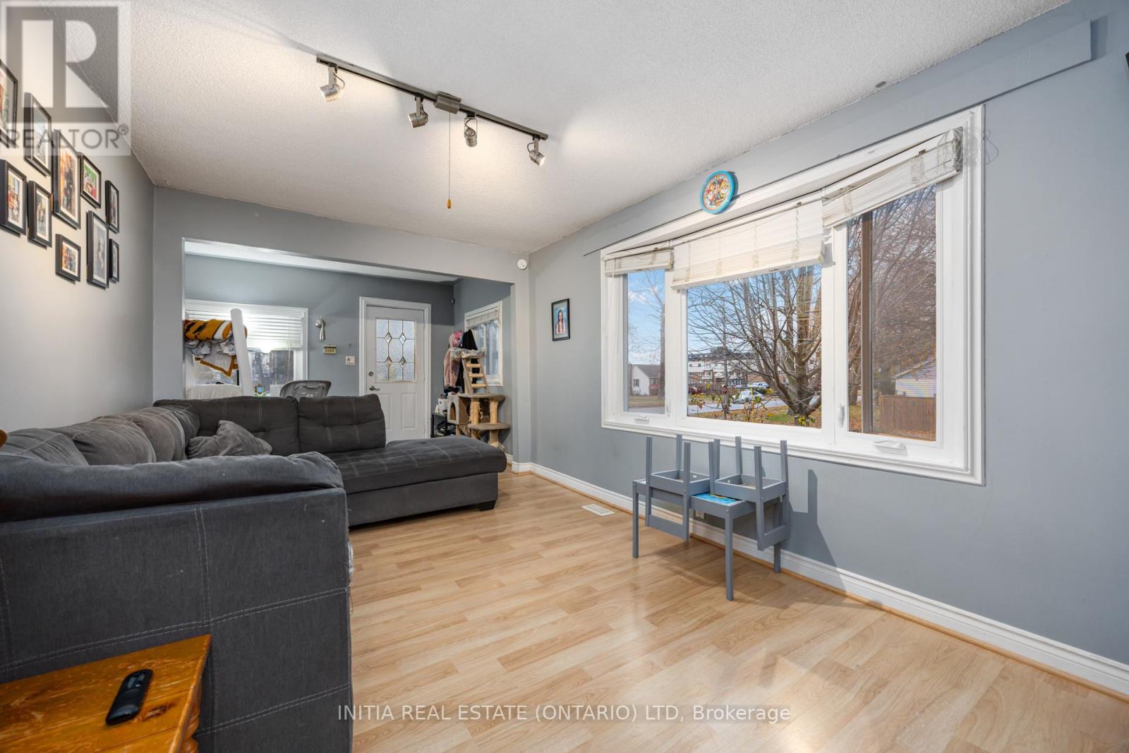 856 Devine Street, Sarnia, Ontario  N7T 1X5 - Photo 9 - X12870410