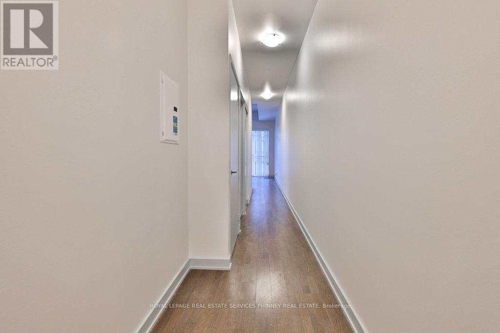 705 - 126 Simcoe Street, Toronto (Waterfront Communities), Ontario  M5H 4E6 - Photo 2 - C12870348