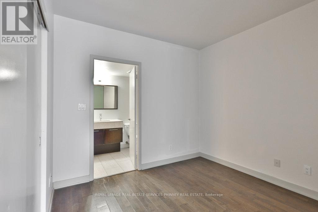 705 - 126 Simcoe Street, Toronto, Ontario  M5H 4E6 - Photo 7 - C12870356