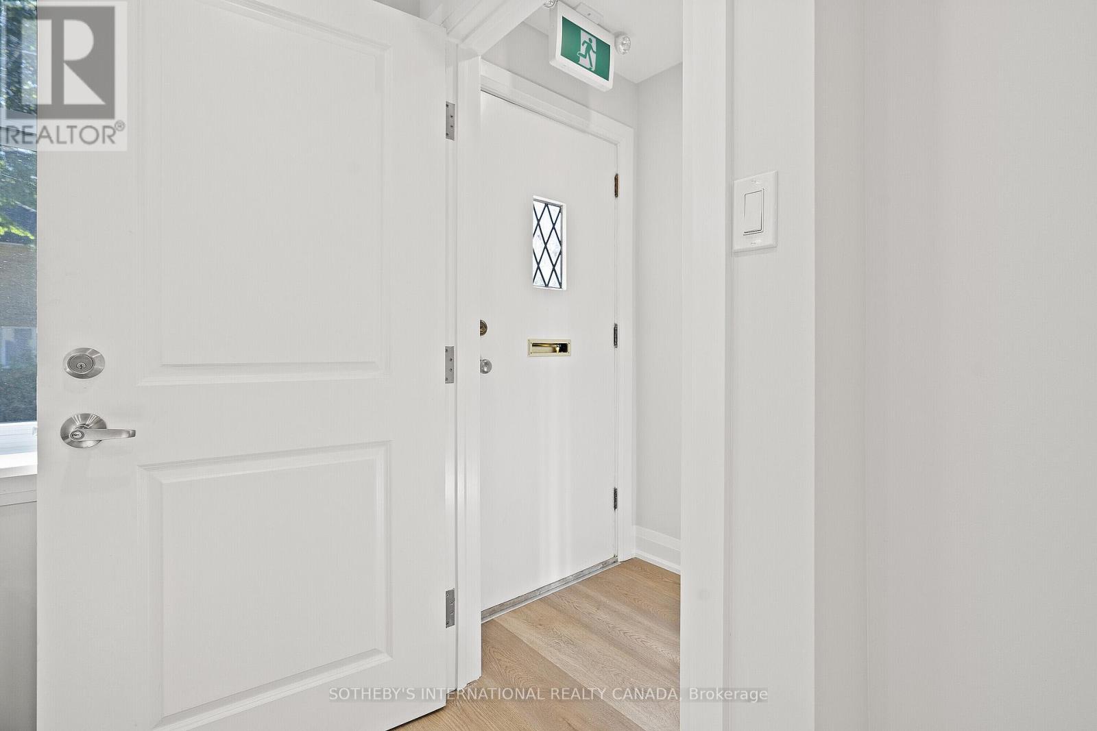 Main - 30 Strathgowan Avenue, Toronto (Lawrence Park South), Ontario  M4N 1B9 - Photo 2 - C12870474