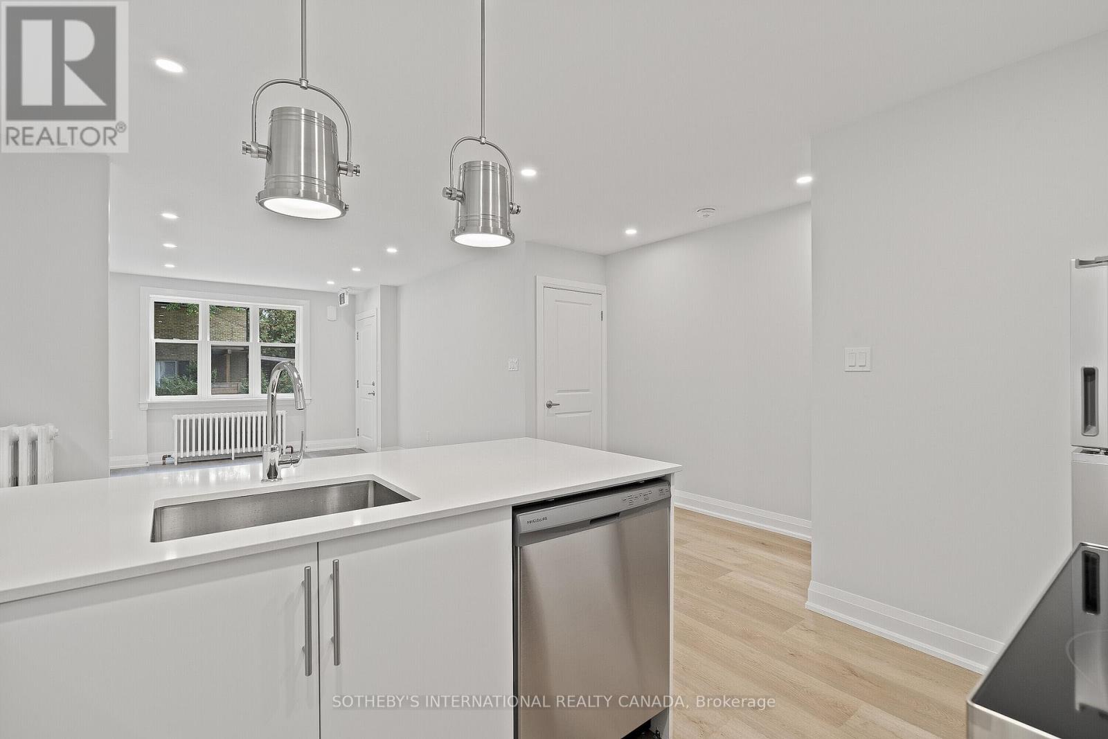 Main - 30 Strathgowan Avenue, Toronto (Lawrence Park South), Ontario  M4N 1B9 - Photo 5 - C12870474