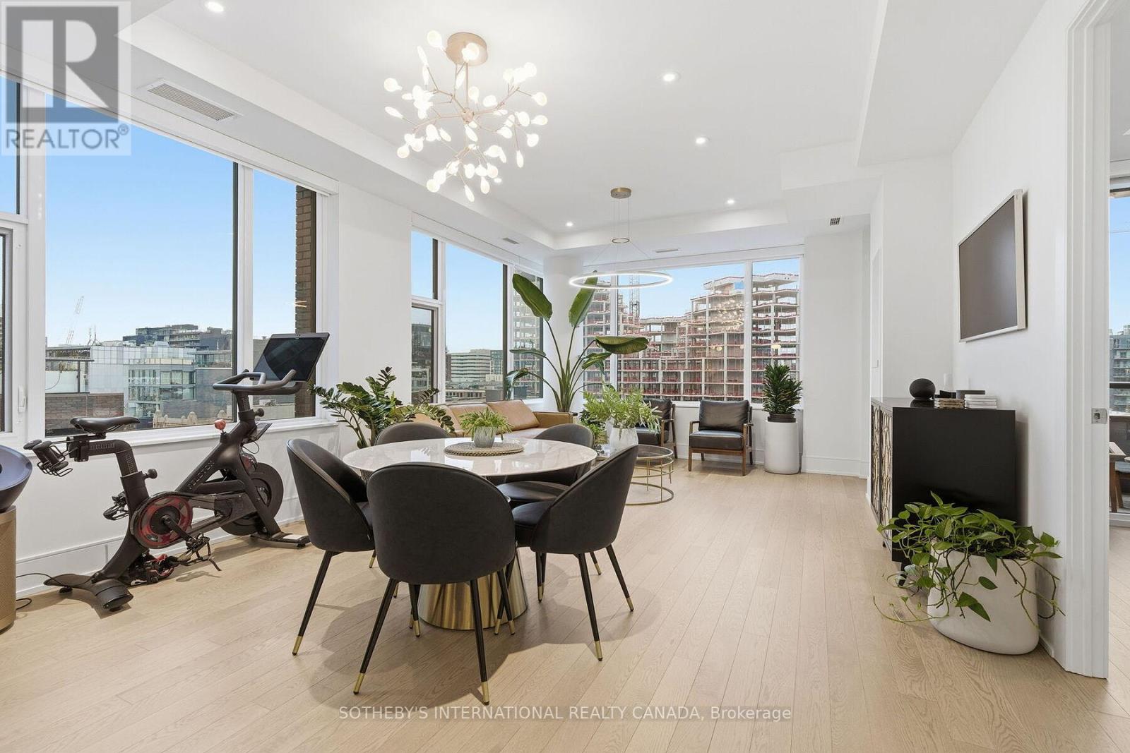 702 - 455 WELLINGTON STREET W, Toronto, Ontario