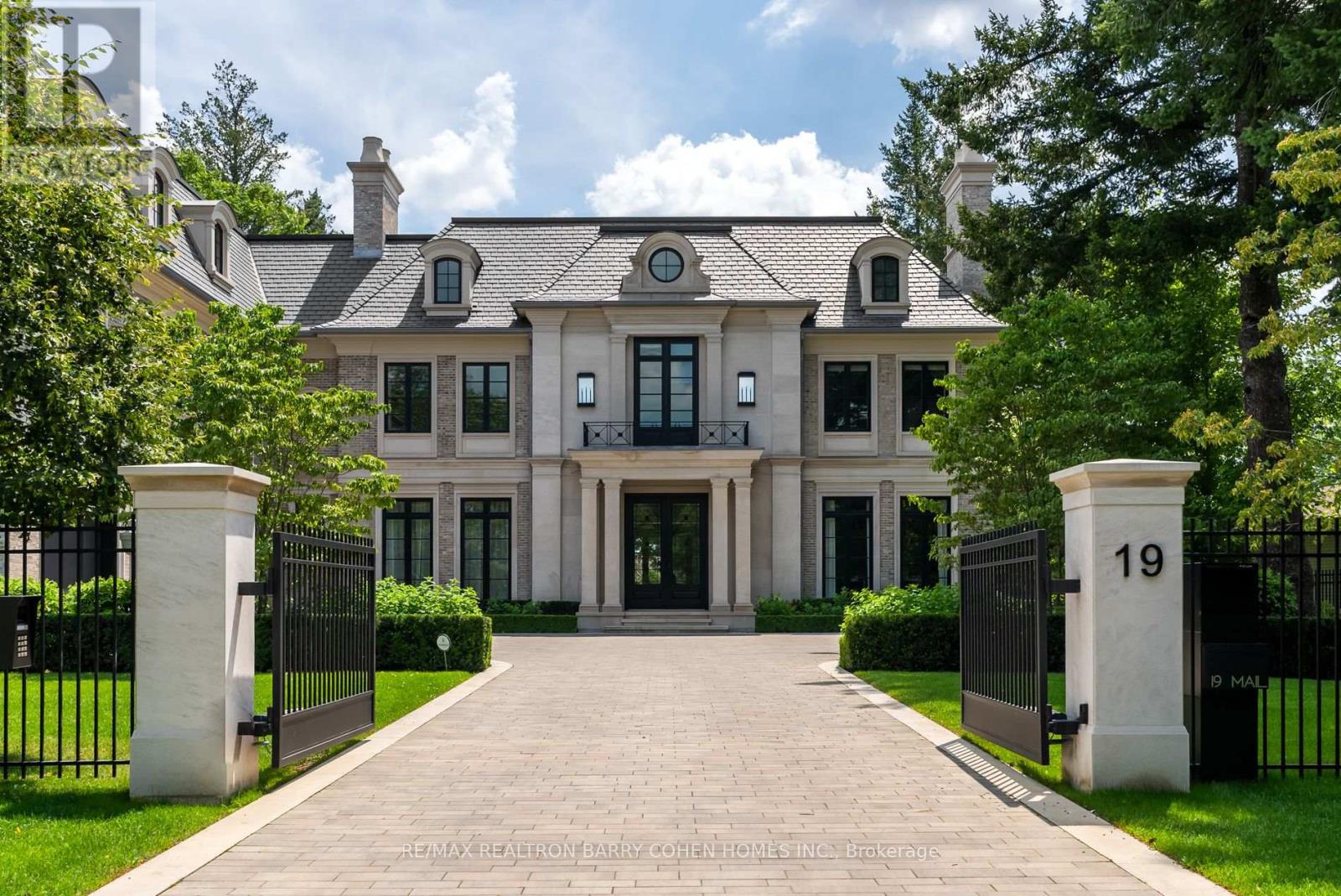 19 COUNTRY LANE, Toronto, Ontario