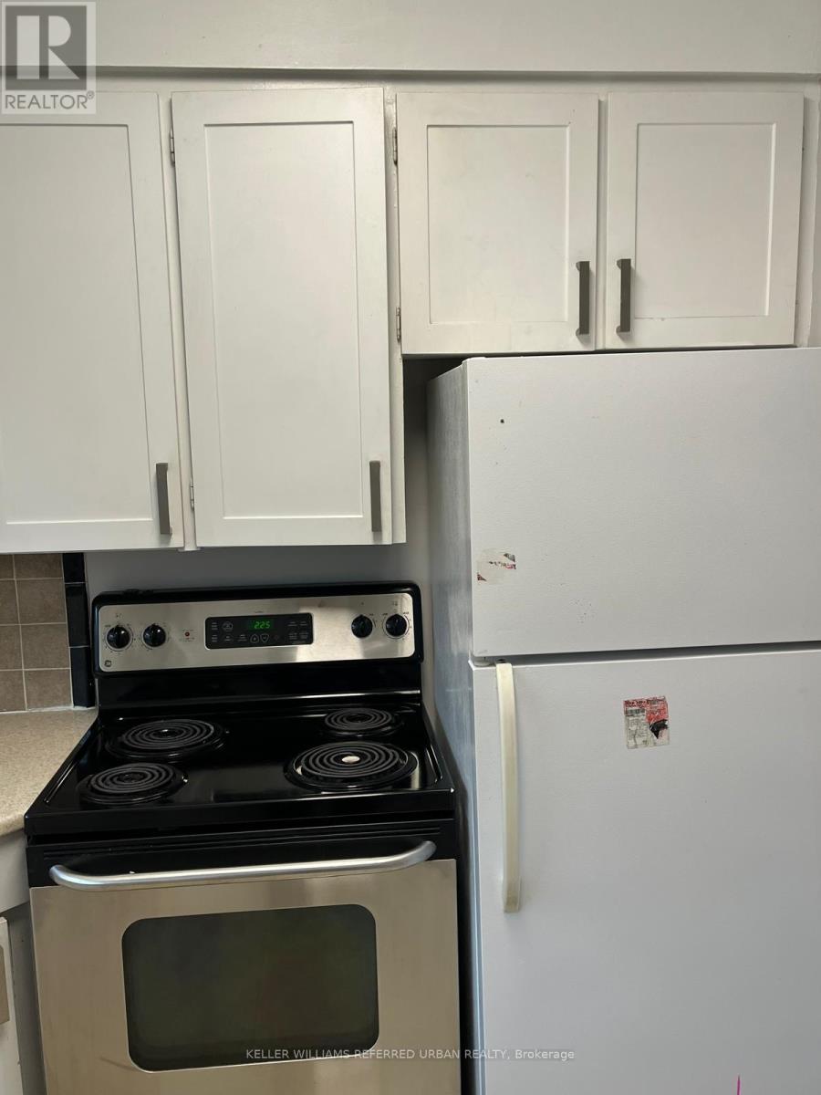 5 - 3 Meadowbrook Road, Toronto (Englemount-Lawrence), Ontario  M6B 2S3 - Photo 10 - C12870606