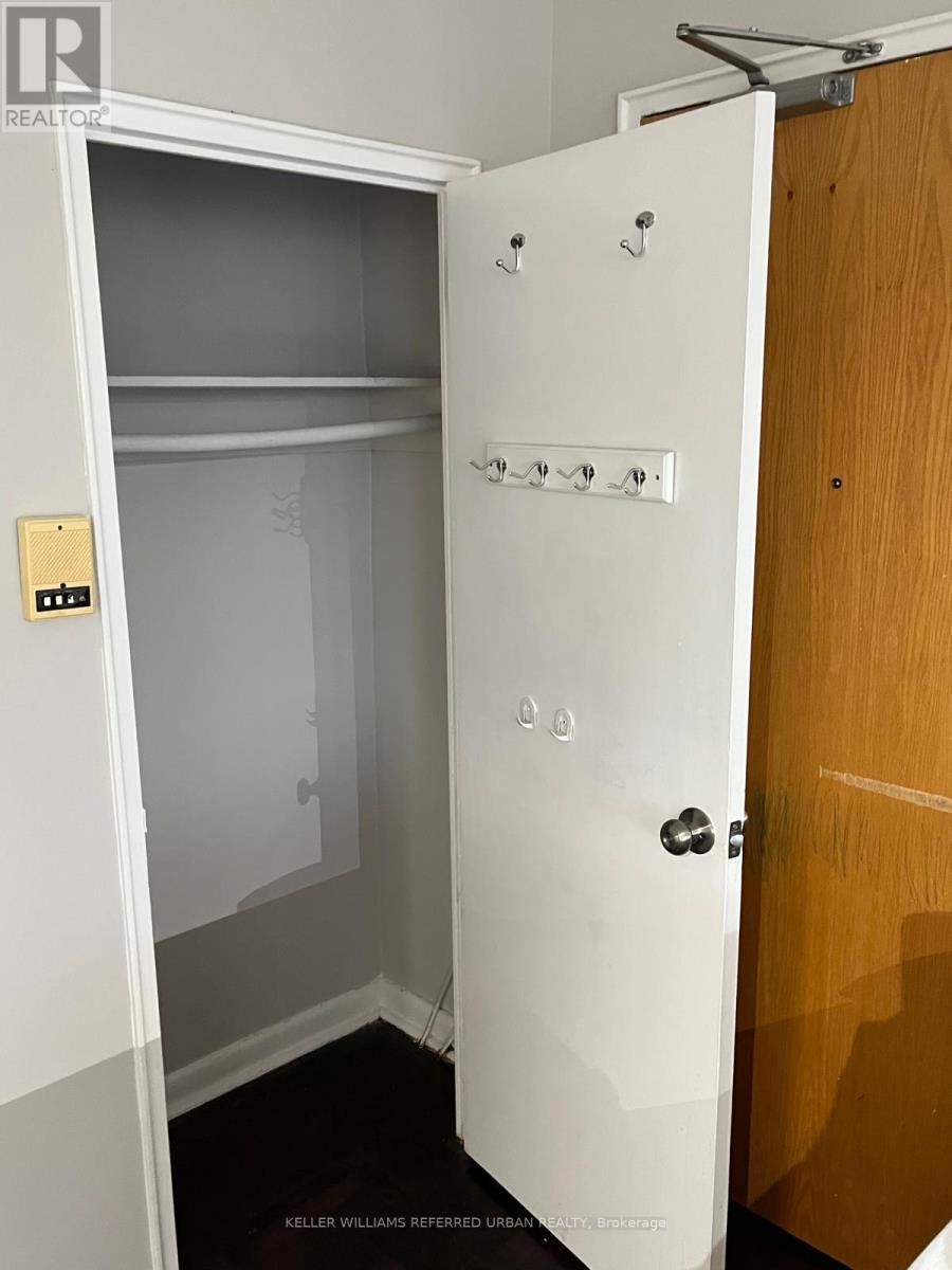 5 - 3 Meadowbrook Road, Toronto (Englemount-Lawrence), Ontario  M6B 2S3 - Photo 4 - C12870606