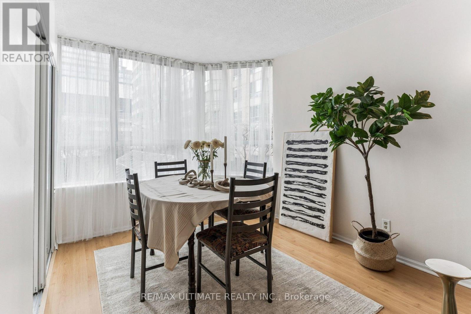 403 - 717 Bay Street, Toronto (Bay Street Corridor), Ontario  M5G 2J9 - Photo 6 - C12870662