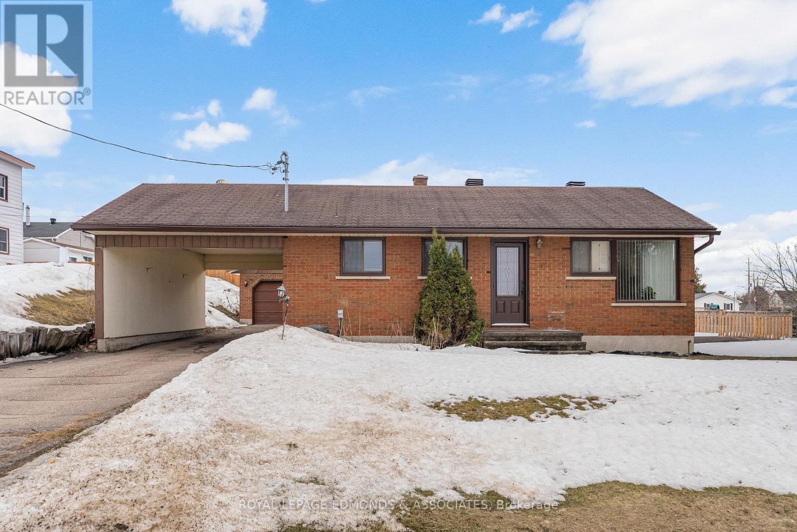 90 Deacon Street, Pembroke, Ontario  K8A 2J4 - Photo 2 - X12870448