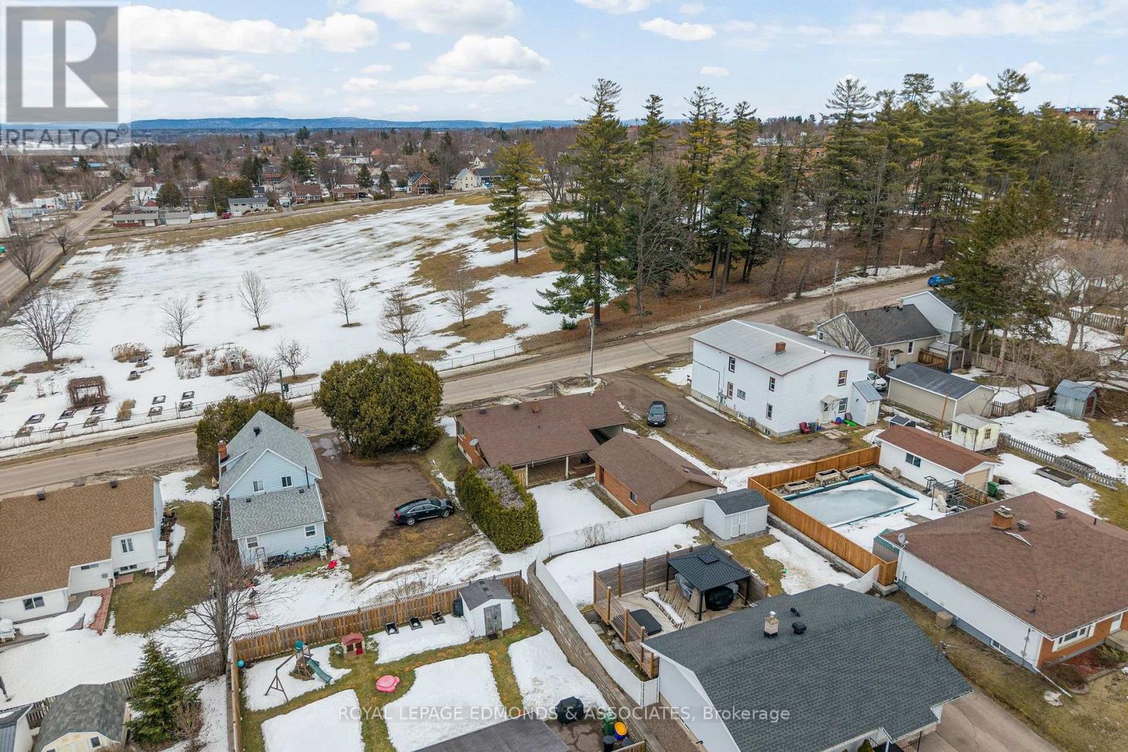 90 Deacon Street, Pembroke, Ontario  K8A 2J4 - Photo 38 - X12870448