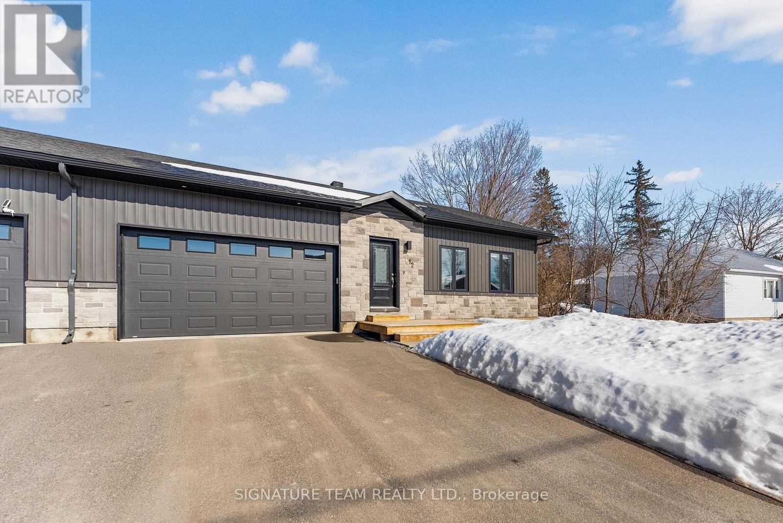 12 Simpson Street, Whitewater Region, Ontario  K0J 1K0 - Photo 2 - X12870592