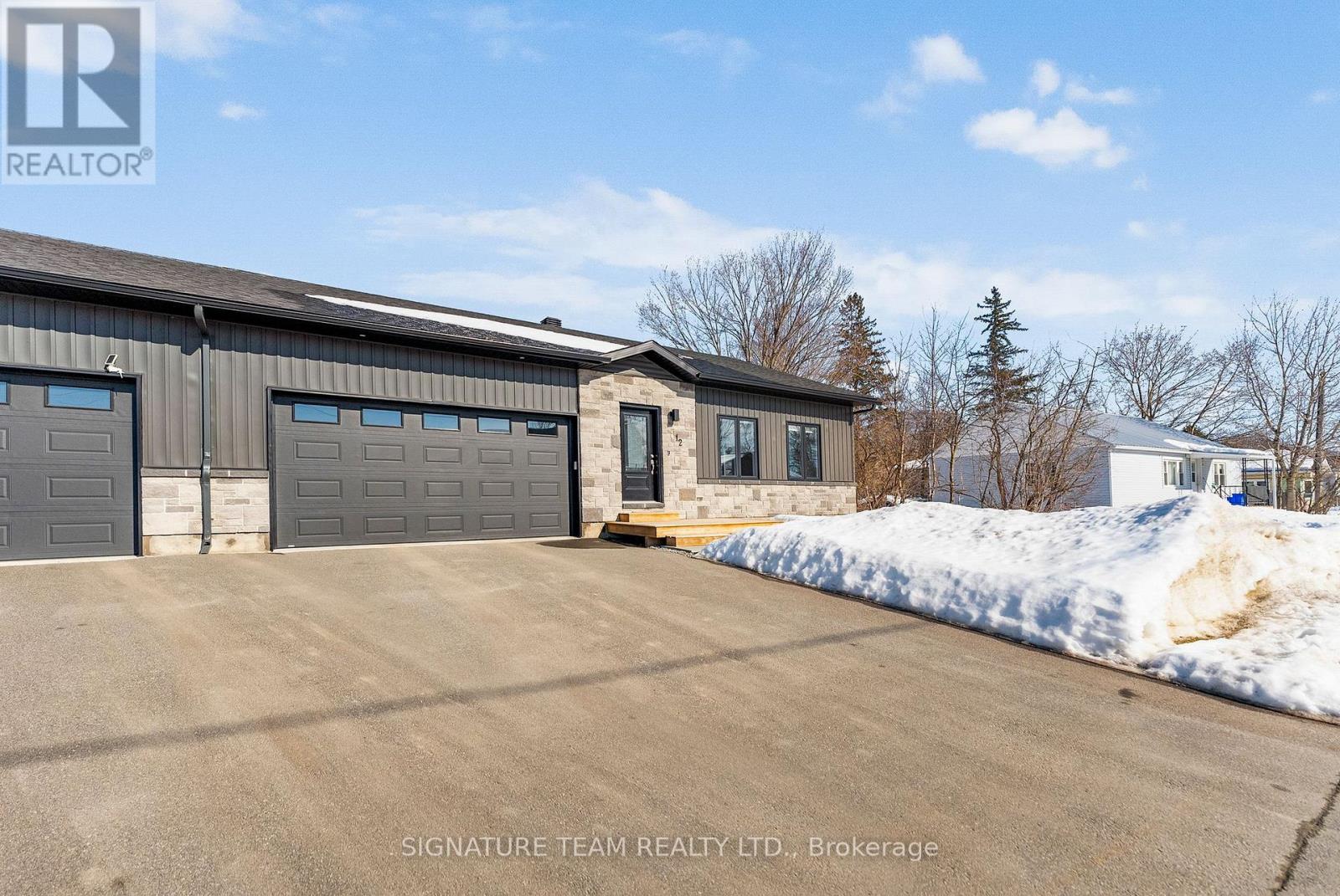 12 Simpson Street, Whitewater Region, Ontario  K0J 1K0 - Photo 37 - X12870592