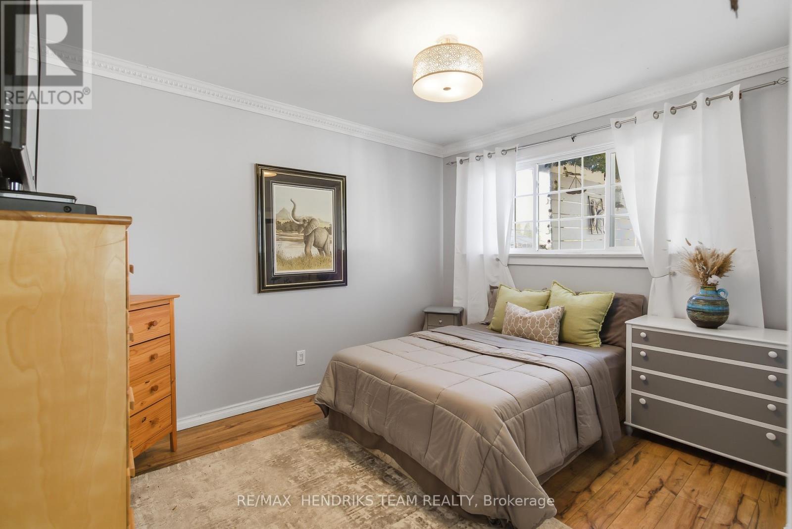 7 Elmwood Avenue, St. Catharines (E. Chester), Ontario  L2R 2T5 - Photo 10 - X12870388